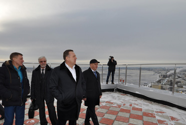 Глава Саратова осмотрел высотный жилой комплекс на Предмостовой площади